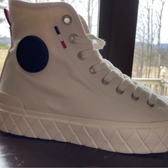 *New* Palladium Hightop Canvas Sneakers. - Picture 4 of 8